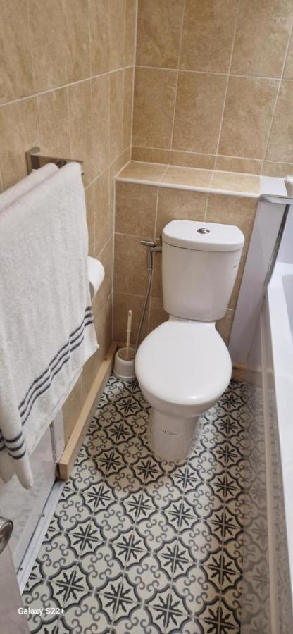 Archillects Entire Two Bedroom Comfy House - Free Parking Глазго Экстерьер фото