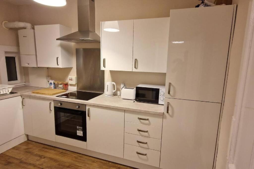 Archillects Entire Two Bedroom Comfy House - Free Parking Глазго Экстерьер фото